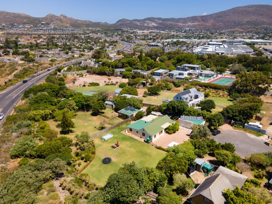 To Let 4 Bedroom Property for Rent in Crofters Valley Western Cape